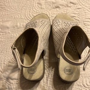 Wonder Nation sandals slightly worn